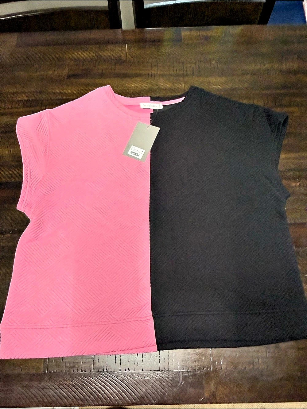 See And Be Seen Color Block Short Sleeve Top in Pink & Black Size Medium NWT